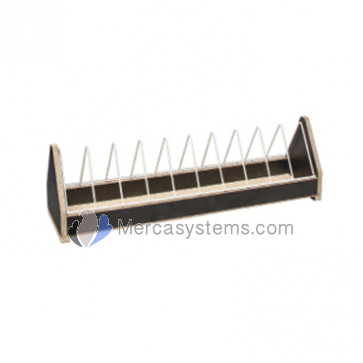 Wood and wire feeder. For poultry 